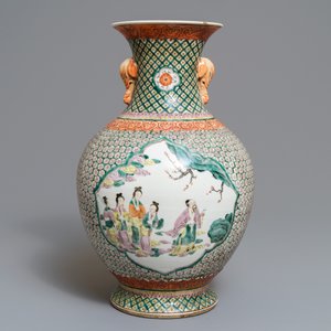 Un vase en porcelaine de Chine famille rose aux anses en forme d'éléphants, marque de Wanli, 19ème — photo 3