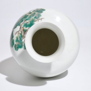 Un vase en porcelaine de Chine famille rose aux guerriers, marque de Ju Ren Tang, République, 20ème — photo 7