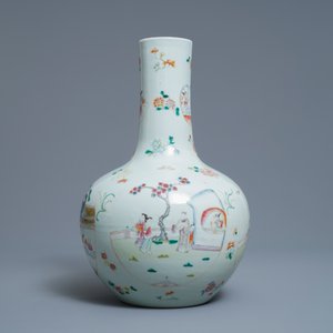 Un vase en porcelaine de Chine famille rose aux médaillons figuratifs, marque de Qianlong, 19ème — photo 4