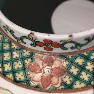 Un vase en porcelaine de Chine famille rose avec un couvercle en bois, 19ème — photo 8