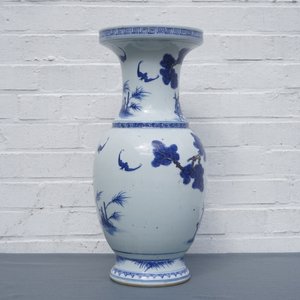 Un vase en porcelaine de Chine famille rose bleu, blanc et rouge de fer, 19/20ème — photo 8