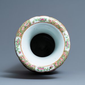 Un vase en porcelaine de Chine famille rose de Canton, 19ème — photo 5