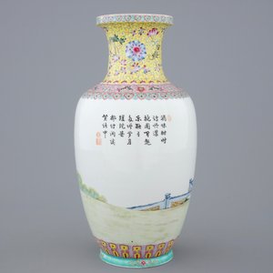 Un vase en porcelaine de Chine famille rose d'époque République, 20ème — photo 3