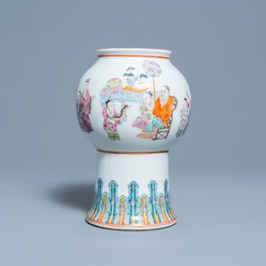 Un vase en porcelaine de Chine famille rose, marque de Daoguang, 19/20ème — photo 4