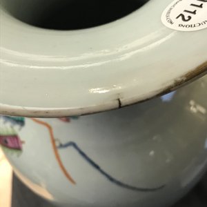 Un vase en porcelaine de Chine famille rose, marque de Kangxi, 19ème — photo 11