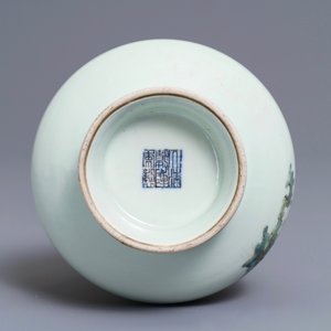 Un vase en porcelaine de Chine famille rose, marque de Qianlong, 19ème — photo 5