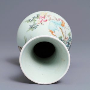 Un vase en porcelaine de Chine famille rose, marque de Qianlong, 19ème — photo 6