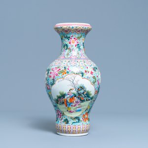 Un vase en porcelaine de Chine famille rose, marque de Qianlong, République — photo 1
