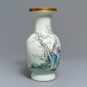 Un vase en porcelaine de Chine famille rose, marque de Qianlong, République, 20ème — photo 2