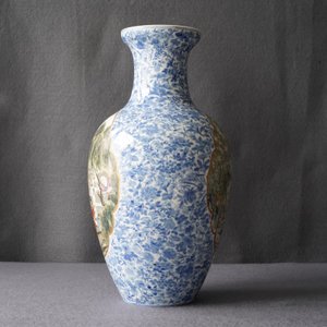Un vase en porcelaine de Chine famille rose, marque de Qianlong, République, 20ème — photo 8