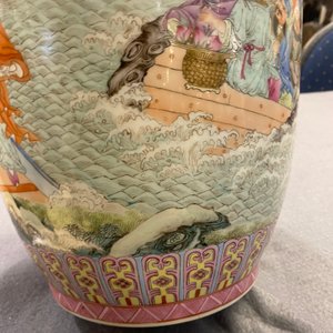 Un vase en porcelaine de Chine famille rose, marque de Qianlong, République — photo 14