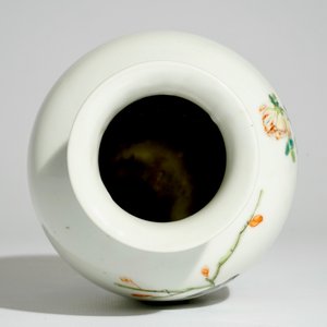 Un vase en porcelaine de Chine famille rose, marque et prob. époque de Hongxian, début du 20ème — photo 6