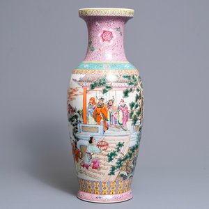 Un vase en porcelaine de Chine famille rose, République, 20ème — photo 1