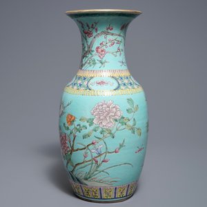 Un vase en porcelaine de Chine famille rose sur fond turquoise, 19ème — photo 4