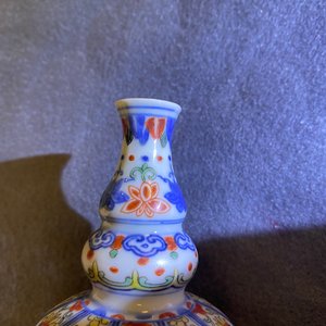 Un vase en porcelaine de Chine famille rose, un bol aux dragons et un vase wucai, République — photo 19
