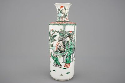 Un vase en porcelaine de Chine famille verte, 19ème