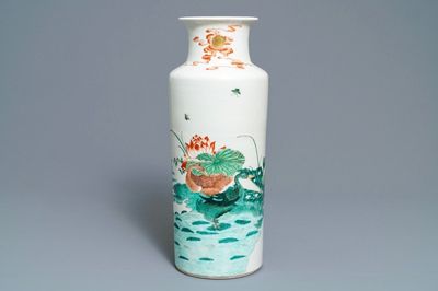 Un vase en porcelaine de Chine famille verte à décor de canards, 19/20ème