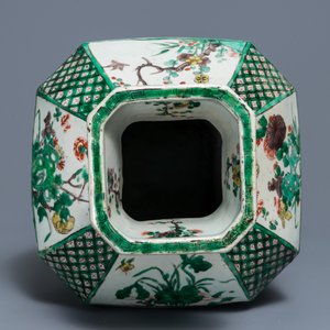 Un vase en porcelaine de Chine famille verte à décor de dragons, Kangxi — photo 7