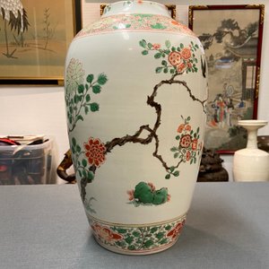 Un vase en porcelaine de Chine famille verte à décor de faisans, Kangxi — photo 10