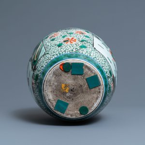 Un vase en porcelaine de Chine famille verte à décor de garçons jouants, 19ème — photo 5