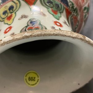 Un vase en porcelaine de Chine famille verte à décor de guerriers sur chevaux, Kangxi — photo 11