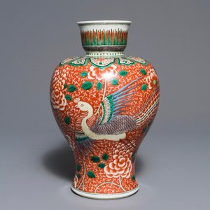Un vase en porcelaine de Chine famille verte à décor de phénix, 19/20ème — photo 1