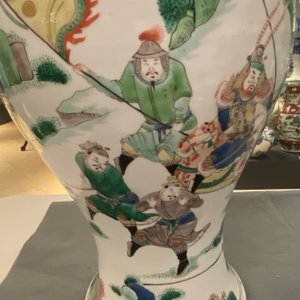 Un vase en porcelaine de Chine famille verte à décor d'une scène guerrière, 19ème — photo 13