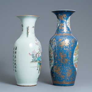 Un vase en porcelaine de Chine famille verte à fond bleu poudré et un vase en famille rose, 19ème — photo 2