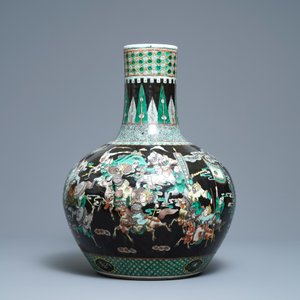 Un vase en porcelaine de Chine famille verte à fond noire, 19ème — photo 4