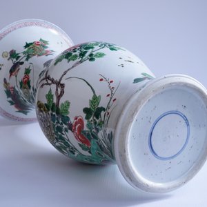 Un vase en porcelaine de Chine famille verte aux fleurs et oiseaux, Kangxi — photo 9