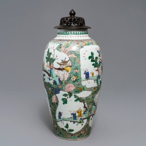 Un vase en porcelaine de Chine famille verte aux médaillons de paysages, Kangxi — photo 6