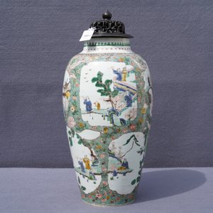 Un vase en porcelaine de Chine famille verte aux médaillons de paysages, Kangxi — photo 16