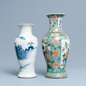 Un vase en porcelaine de Chine famille verte et un en bleu et blanc, 19ème — photo 4