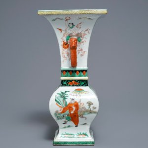 Un vase en porcelaine de Chine famille verte, marque de Kangxi, 19/20ème — photo 2