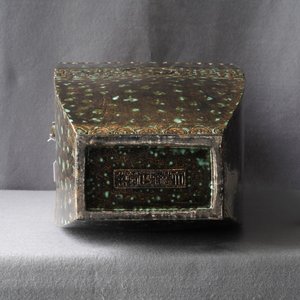 Un vase en porcelaine de Chine imitant le bronze, marque de Qianlong, République — photo 10