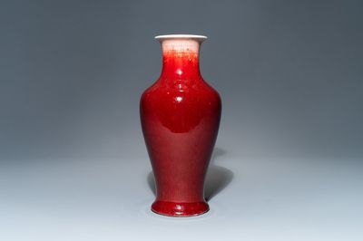 Un vase en porcelaine de Chine langyao monochrome, 19ème