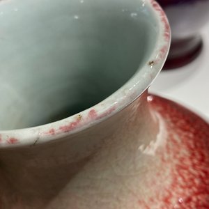 Un vase en porcelaine de Chine monochrome 'peachbloom', 18/19ème — photo 13
