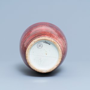 Un vase en porcelaine de Chine monochrome 'peachbloom', 18/19ème — photo 7