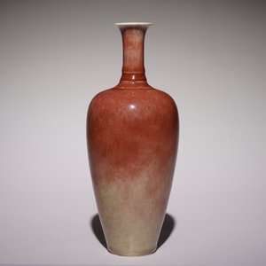 Un vase en porcelaine de Chine monochrome rouge de cuivre, marque de Kangxi, 19/20ème — photo 2