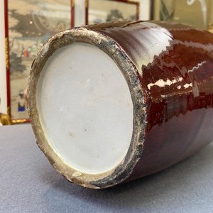 Un vase en porcelaine de Chine monochrome sang de boeuf, 19/20ème — photo 12
