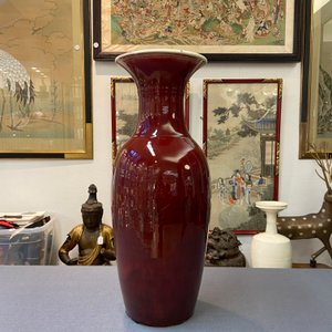 Un vase en porcelaine de Chine monochrome sang de boeuf, 19/20ème — photo 8