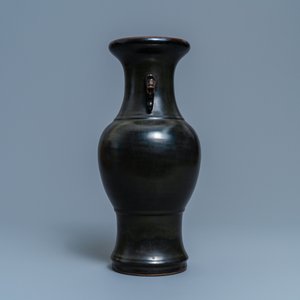 Un vase en porcelaine de Chine monochrome 'teadust', marque de Yongzheng, 19ème — photo 4