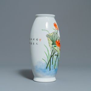 Un vase en porcelaine de Chine polychrome à décor d'un martin-pêcheur, marque de Qianlong, 20ème — photo 4