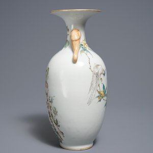 Un vase en porcelaine de Chine qianjiang cai à décor de fleurs et oiseaux, 19/20ème — photo 4