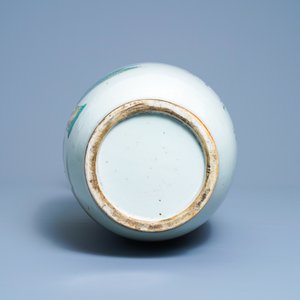 Un vase en porcelaine de Chine qianjiang cai à décor de musiciens et de lettrés, 19/20ème — photo 6