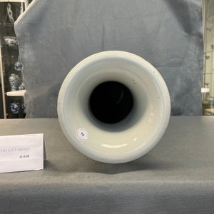 Un vase en porcelaine de Chine qianjiang cai à décor de musiciens et de lettrés, 19/20ème — photo 11