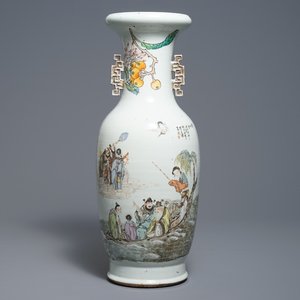 Un vase en porcelaine de Chine qianjiang cai à décor d'Immortels, 19/20ème — photo 1