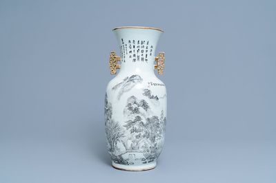 Un vase en porcelaine de Chine qianjiang cai à décor d'un paysage, 19/20ème