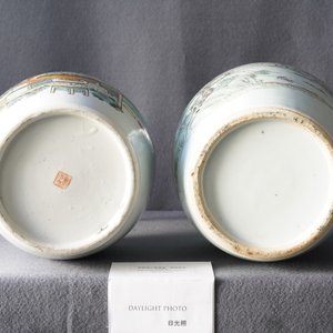 Un vase en porcelaine de Chine qianjiang cai à décor d'un paysage et un aux antiquités, 19/20ème — photo 10