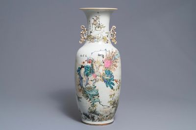 Un vase en porcelaine de Chine qianjiang cai à décor mythologique, 19/20ème